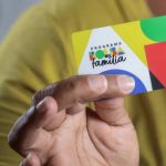 Bilionário que criticou Bolsa Família paga salários baixos e é alvo de processos