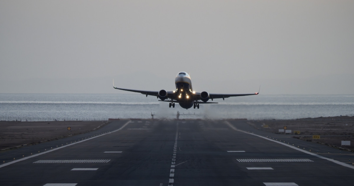 Avião supera ônibus e é segundo meio mais usado em viagens no Brasil